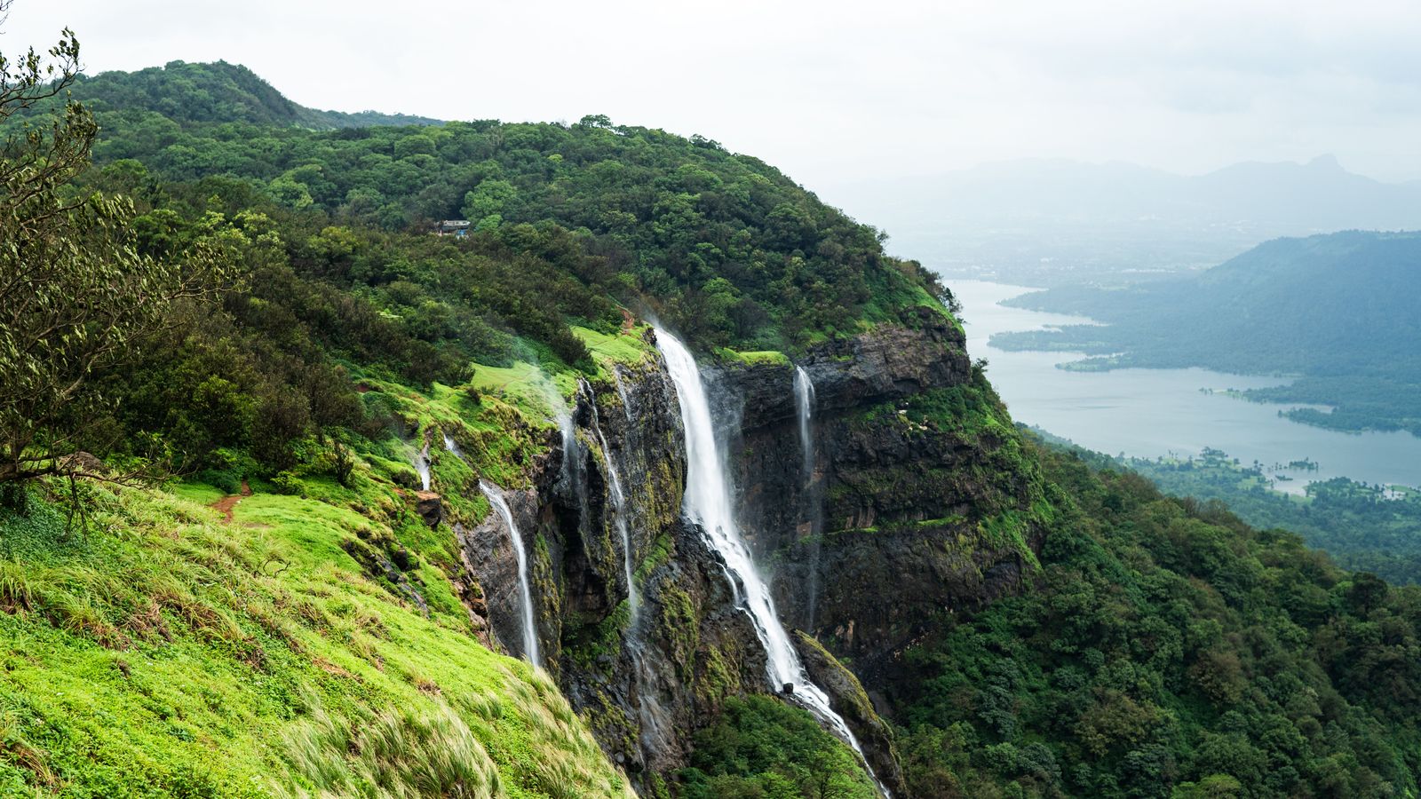 Igatpuri by road