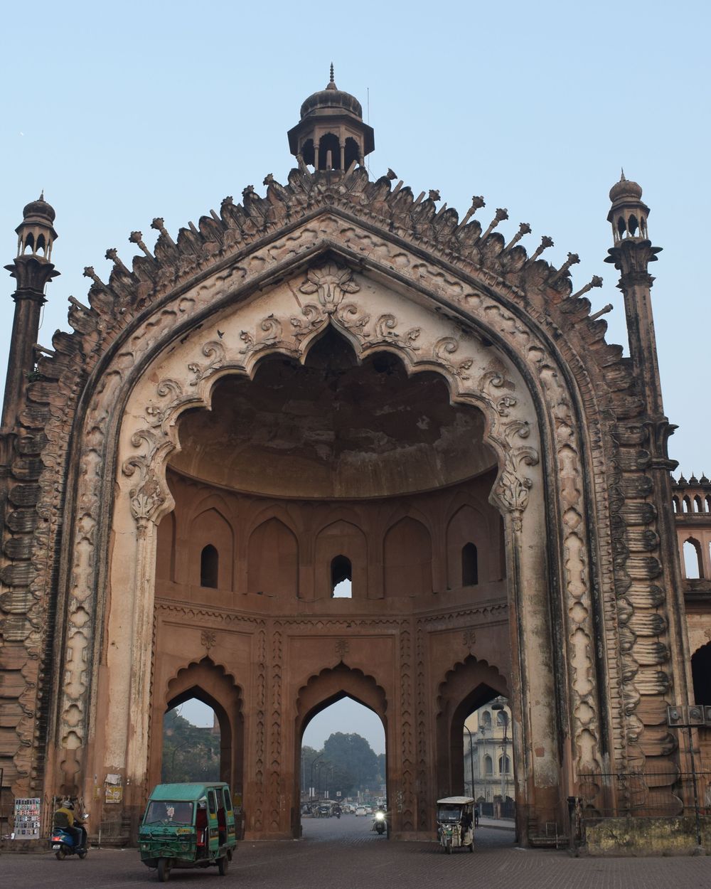 Car rental with driver in Lucknow
