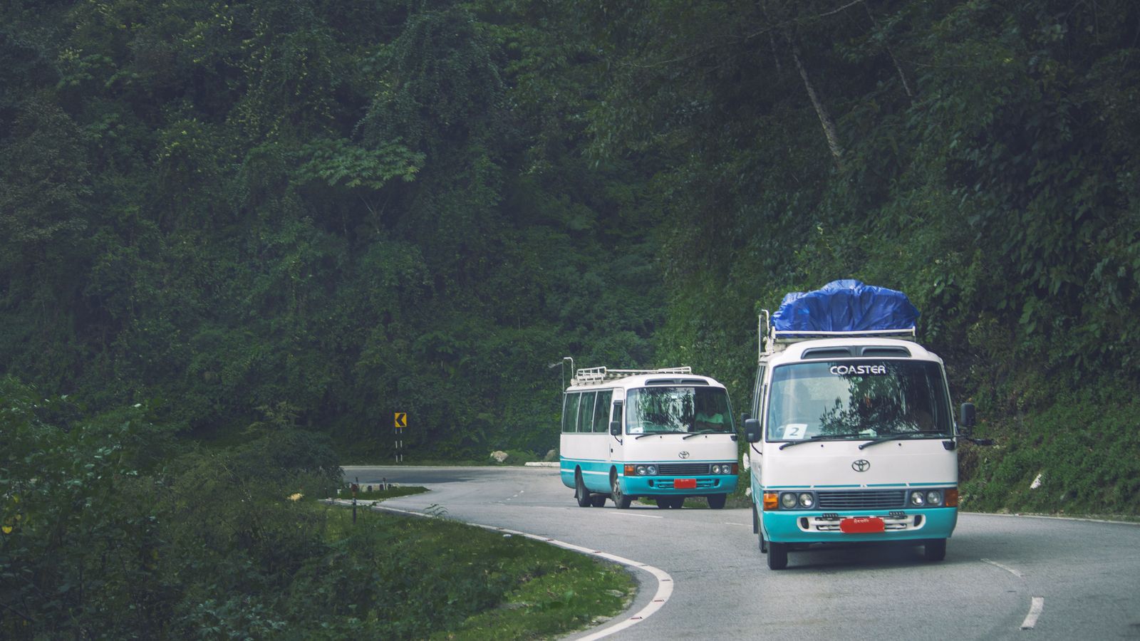 Luxury coach - Volvo / Scania / Bharat Benz 35-45 seat