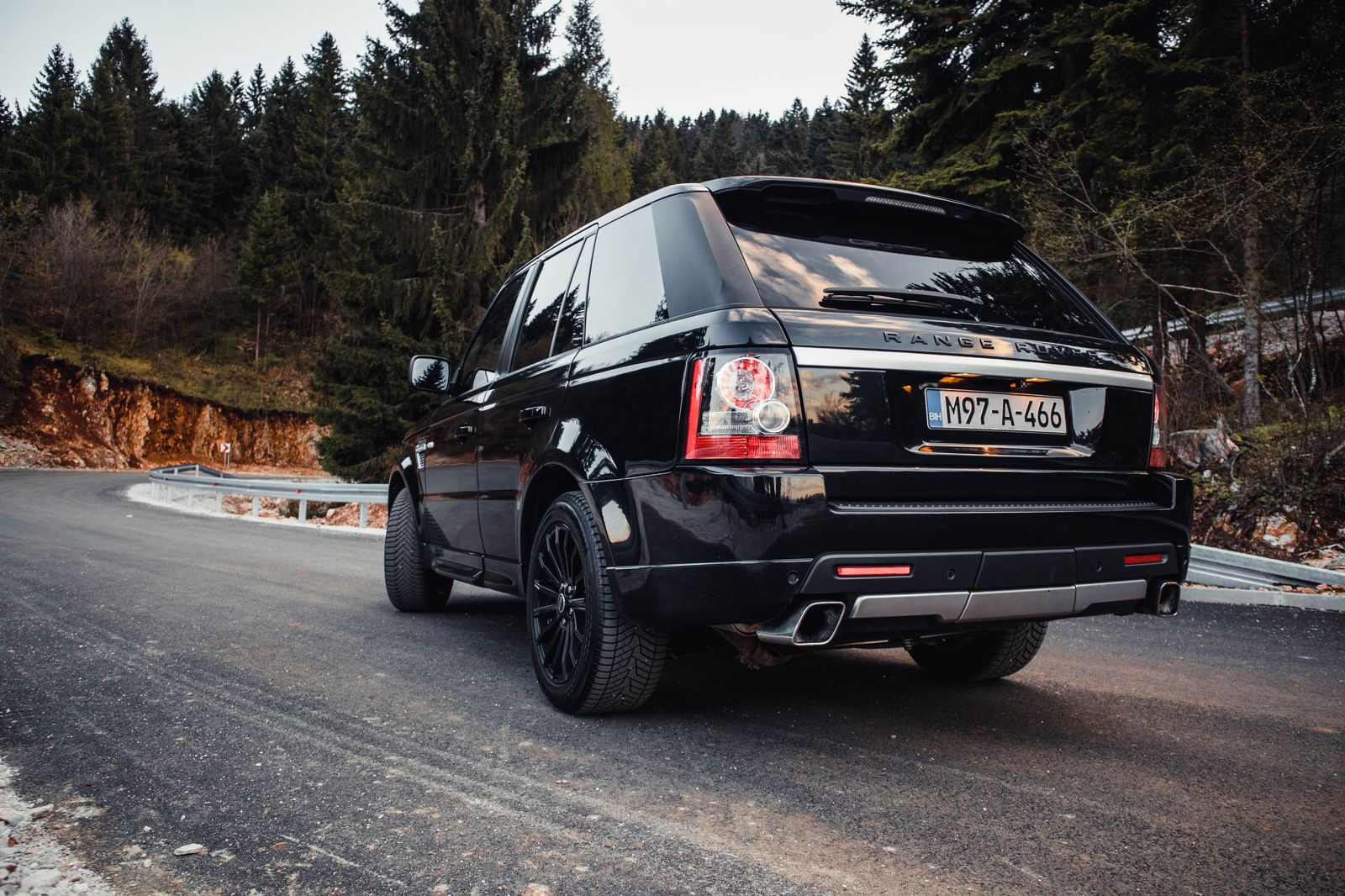 Luxury SUV - Mercedes GLS, BMW X7, Audi Q7, Range Rover